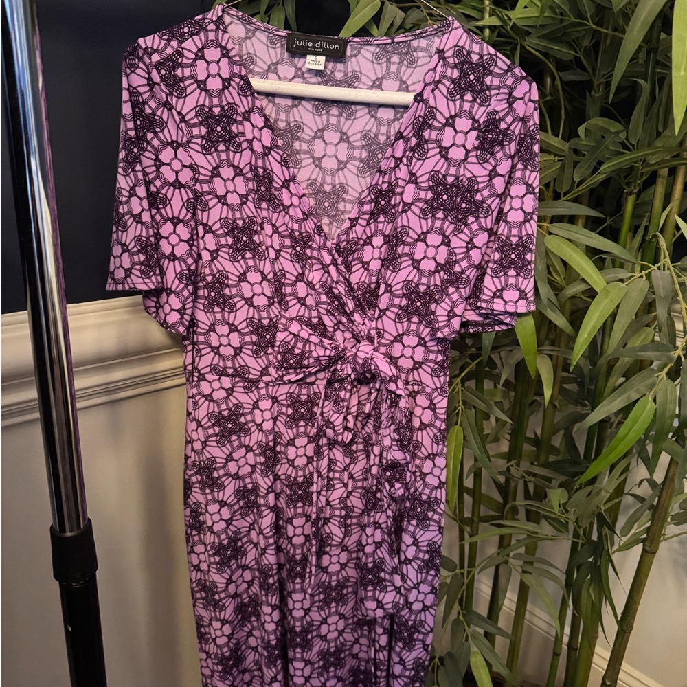 Julia Jordan Pink and Black Midi Dress